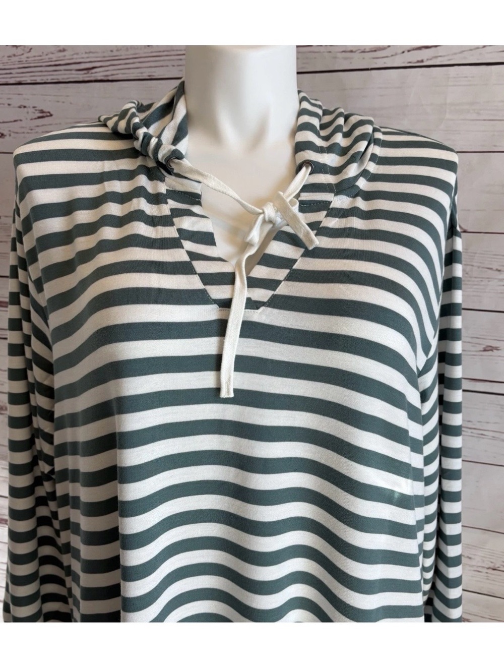 Jane and Delancey Striped Hooded Pullover Top Size 2X White Long Sleeve NWT - Picture 4 of 11